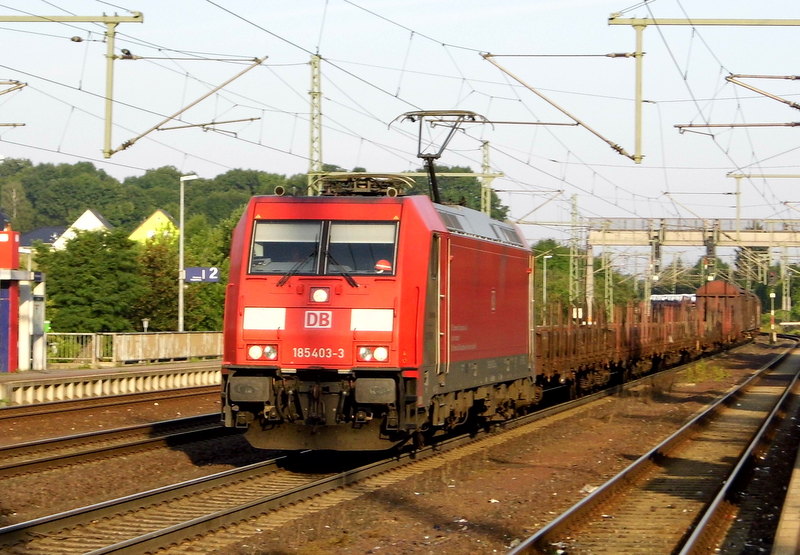 Am 1.08.2014 kam die 185 403-3 von der DB aus Richtung Braunschweig nach Niederndodeleben und fuhr weiter in Richtung Magdeburg .