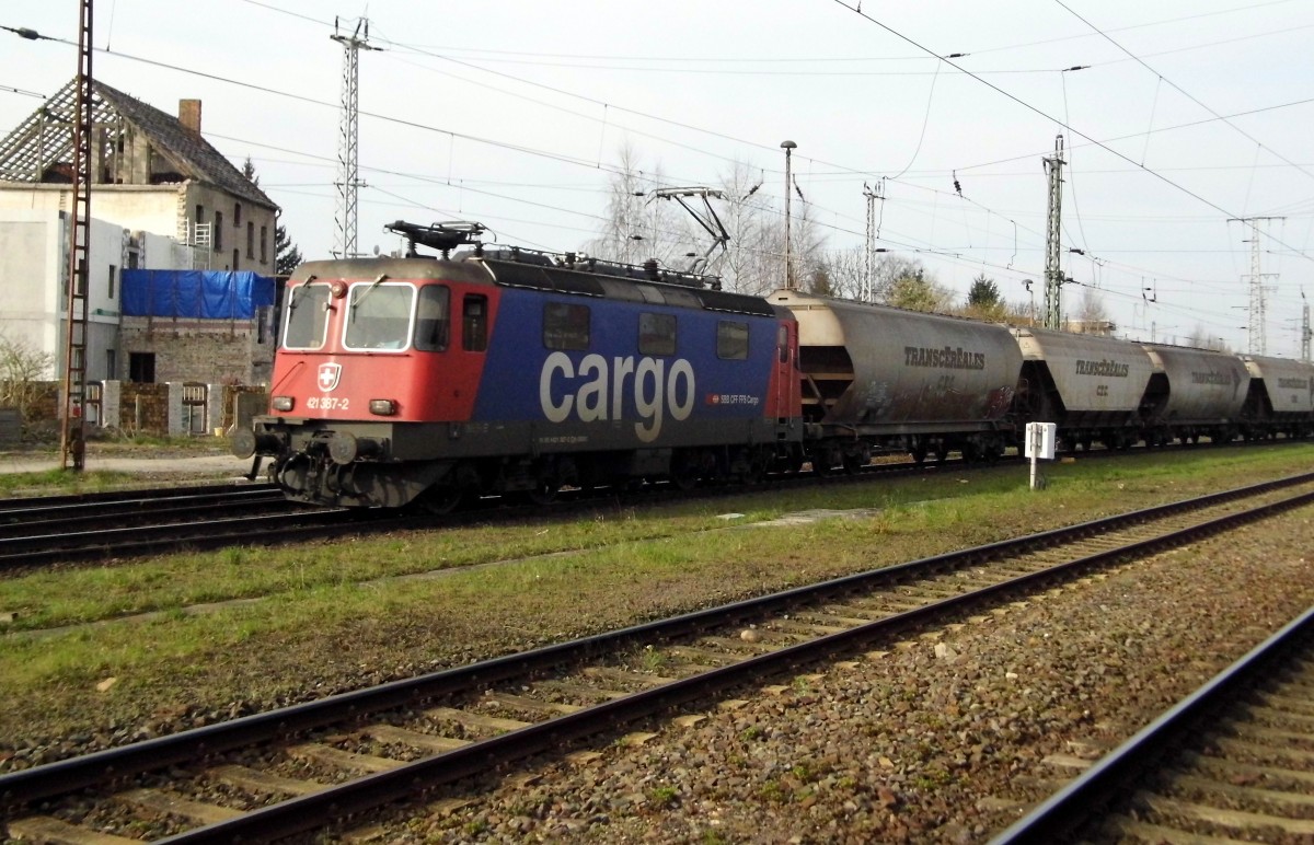 Am 11.04.2015 kam die 421 387-2 von der SBB Cargo aus Richtung Hannover nach Stendal und fuhr weiter in Richtung Magdeburg .