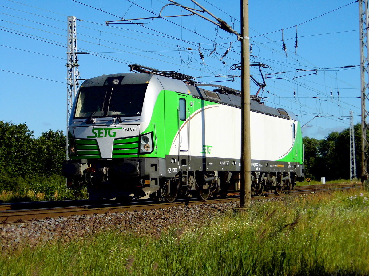 Am 11.07.2020 Rangierfahrt von der 193 821-6 von der SETG (ELL)   in Borstel .