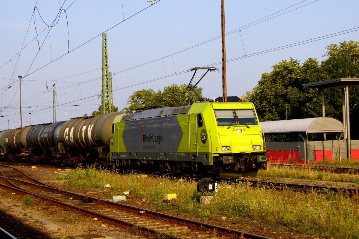 Am 11.08.2015 kam die 119 004-9 von der Rhein Cargo aus Richtung Berlin nach Stendal und fuhr weiter in Richtung Salzwedel . 