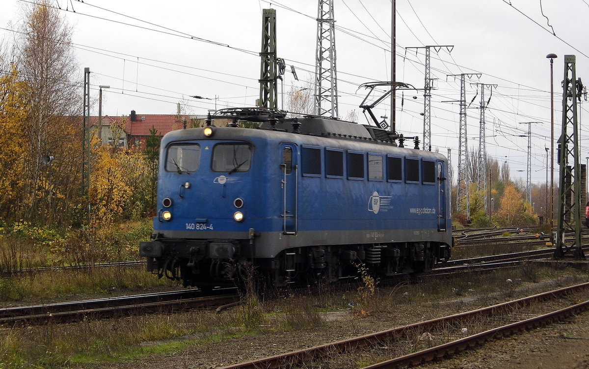 Am 11.11.2017 kam die 140 824-4 von der EGP – Eisenbahngesellschaft Potsdam, aus Richtung Wittenberge nach Stendal und fuhr weiter in Richtung  Magdeburg .