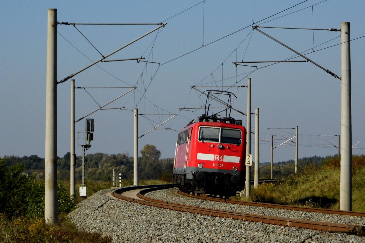 Am 12.10.2015 kam 111 007 von der DB aus Richtung Stendal und fuhr weiter in Richtung Wittenberge .