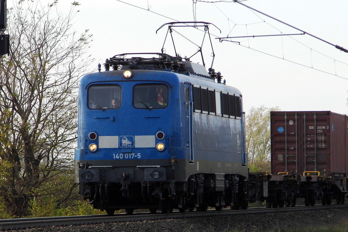 Am 12.11.2020 kam die 140 017-5 von  METRANS (PRESS)  aus Richtung   Salzwedel und fuhr nach Stendal .