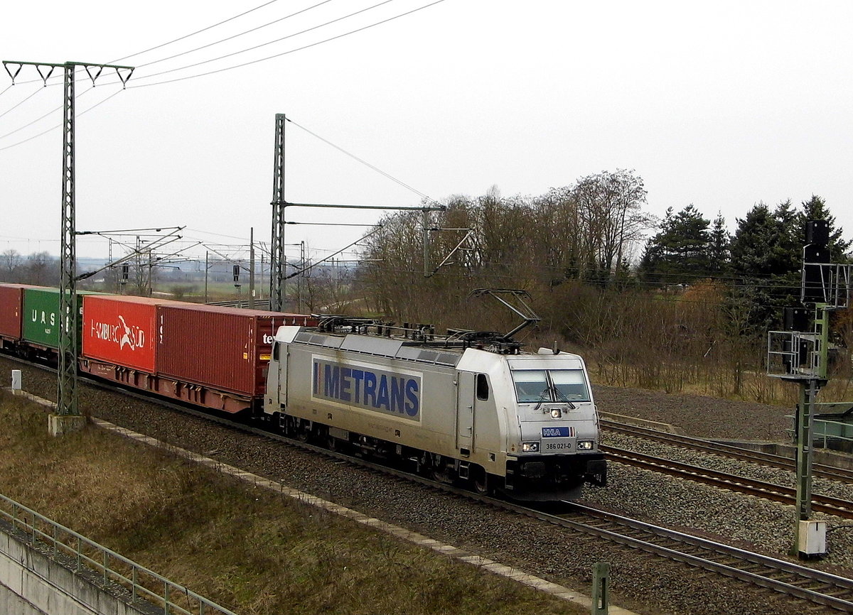 Am 13.03.2017 kam die   386 021-0 von  METRANS  aus Richtung Salzwedel nach Stendal .