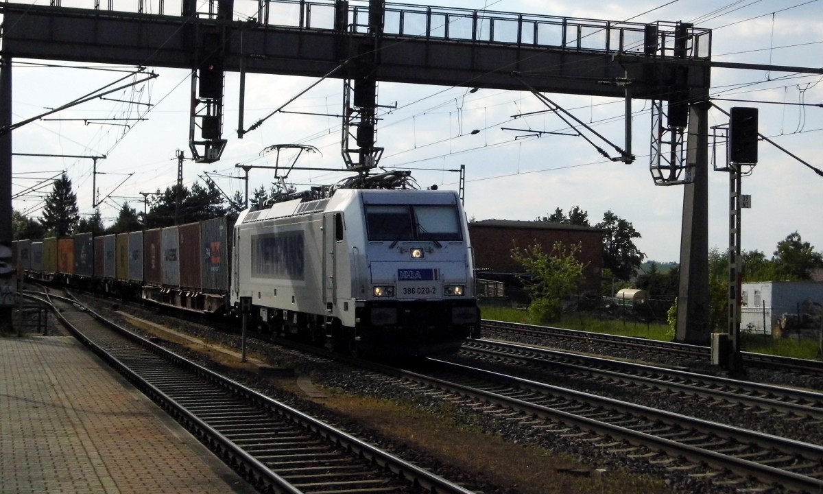 Am 13.05.2015 kam die 386 020-2 von der METRANS aus Richtung Braunschweig nach Niederndodeleben und fuhr weiter in Richtung Magdeburg .