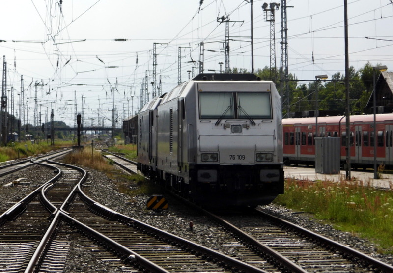 Am 13.07.2014 waren die 246 011-1 von der IGT und die 76 109 von   Raildox in Stendal abgestellt.