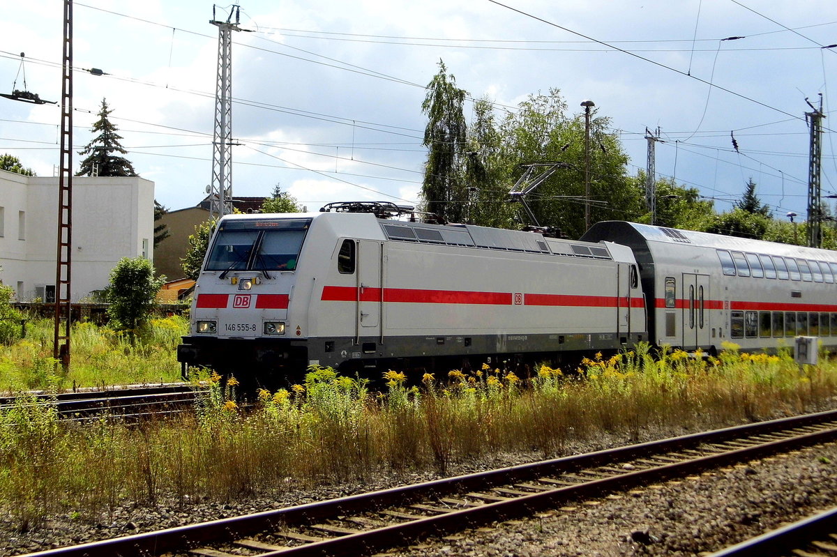 Am 13.08.2017 kam die 146 555-8 von der DB Fernverkehr, aus Richtung Wittenberge nach Stendal und fuhr weiter in Richtung Magdeburg .