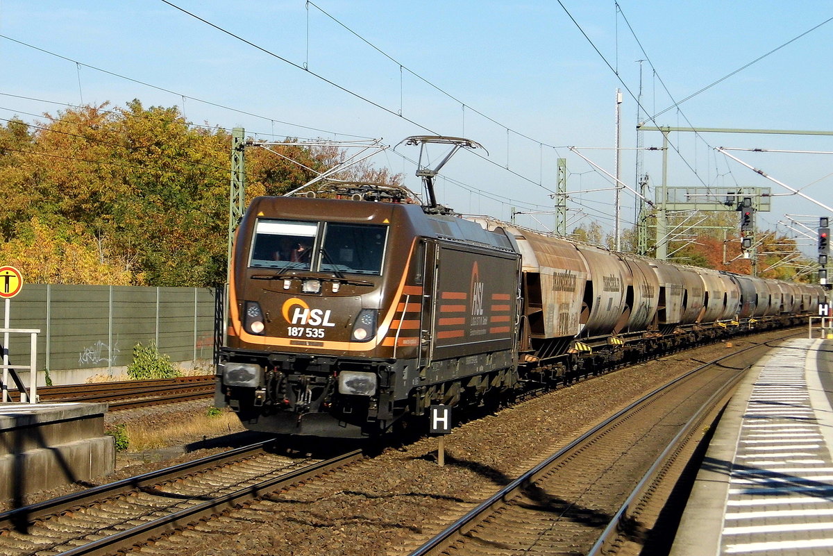 Am 13.10.2018 kam die 187 535-0 von der  HSL Logistik GmbH, aus Richtung Hamburg nach Wittenberge und fuhr weiter in Richtung Berlin.