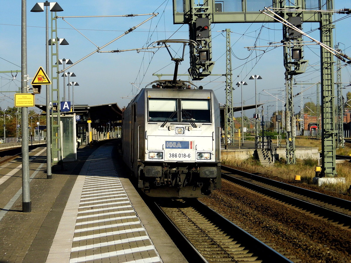 Am 13.10.2018 kam die  386 018-6 von METRANS  aus Richtung Hamburg nach Wittenberge und fuhr weiter in Richtung Berlin.