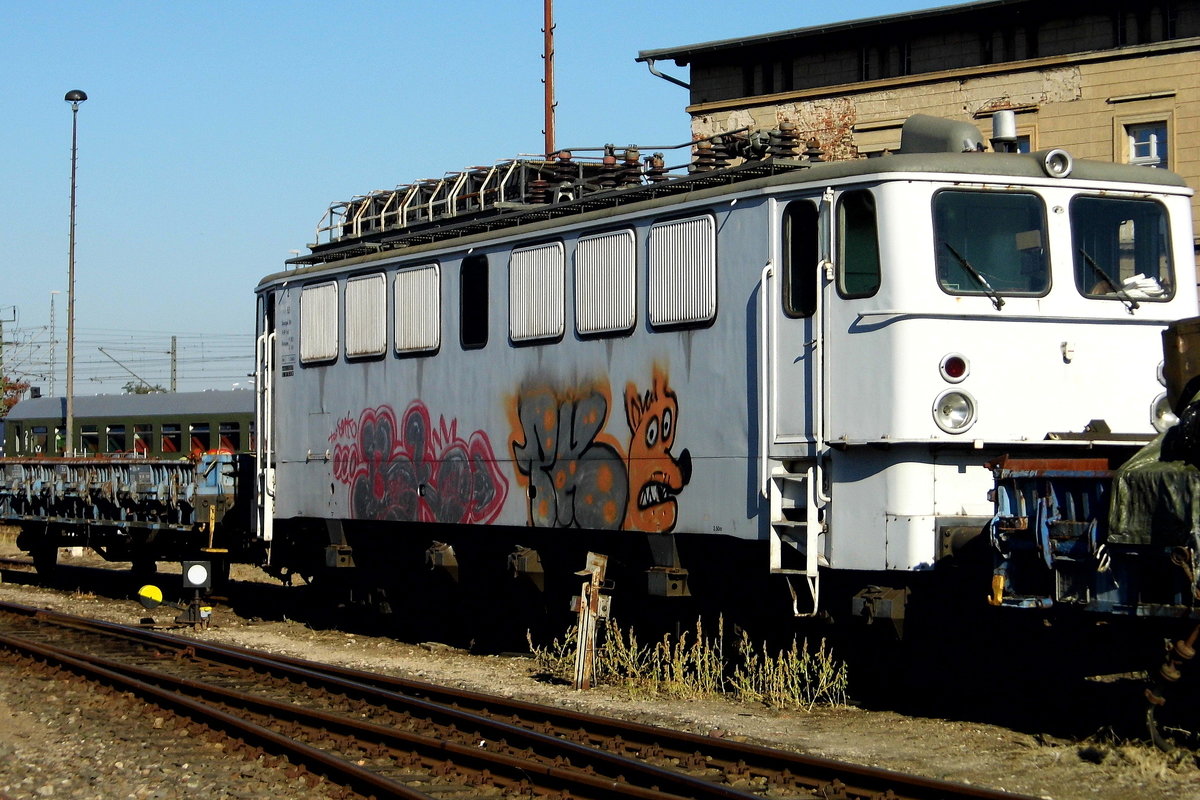 Am 13.10.2018 stand die DP 53 (142 132-0 )  von der  EGP – Eisenbahngesellschaft Potsdam,  im Historischen Lokschuppen Wittenberge ,