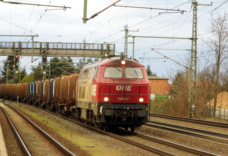 Am 14.01.2015 kam die    200087 von der OHE Cargo aus Richtung Braunschweig nach Niederndodeleben und fuhr weiter in Richtung Magdeburg .