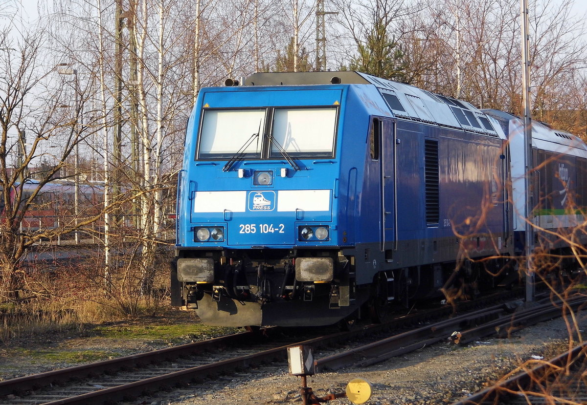 Am 14.01.2018 waren die 285 104-2 und die  223 152-0  in Stendal abgestellt.