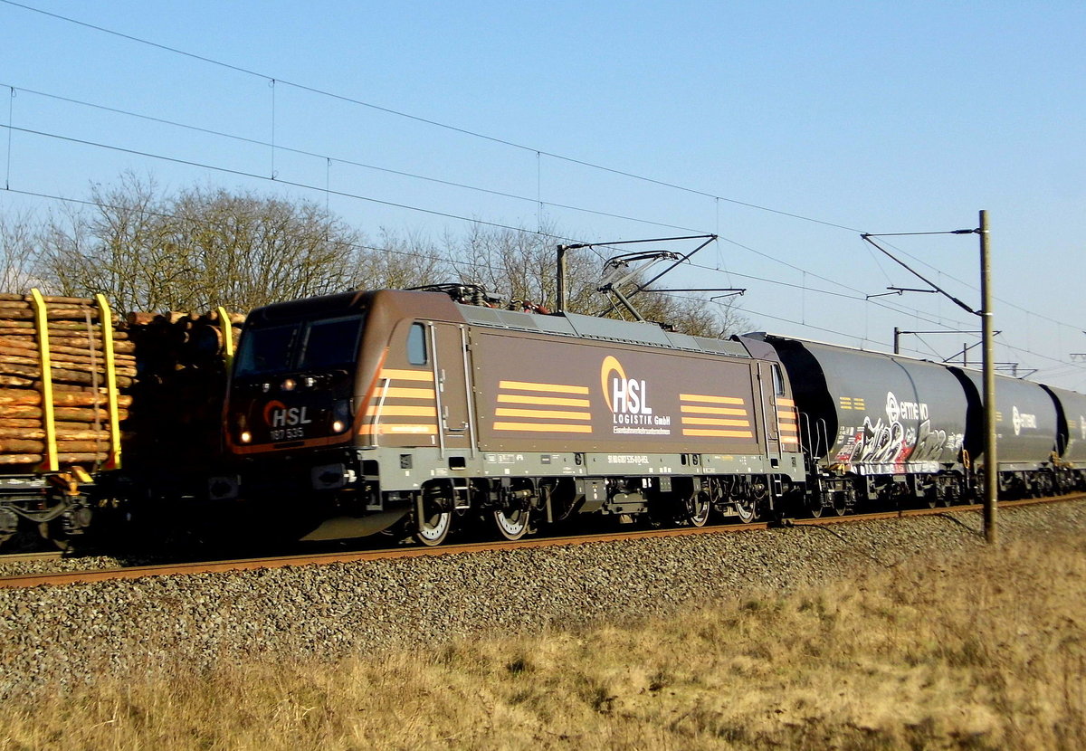 Am 14.02.2018 kam die 187 535-0 von der   HSL Logistik GmbH,  aus Richtung Stendal und fuhr weiter in Richtung Wittenberge .