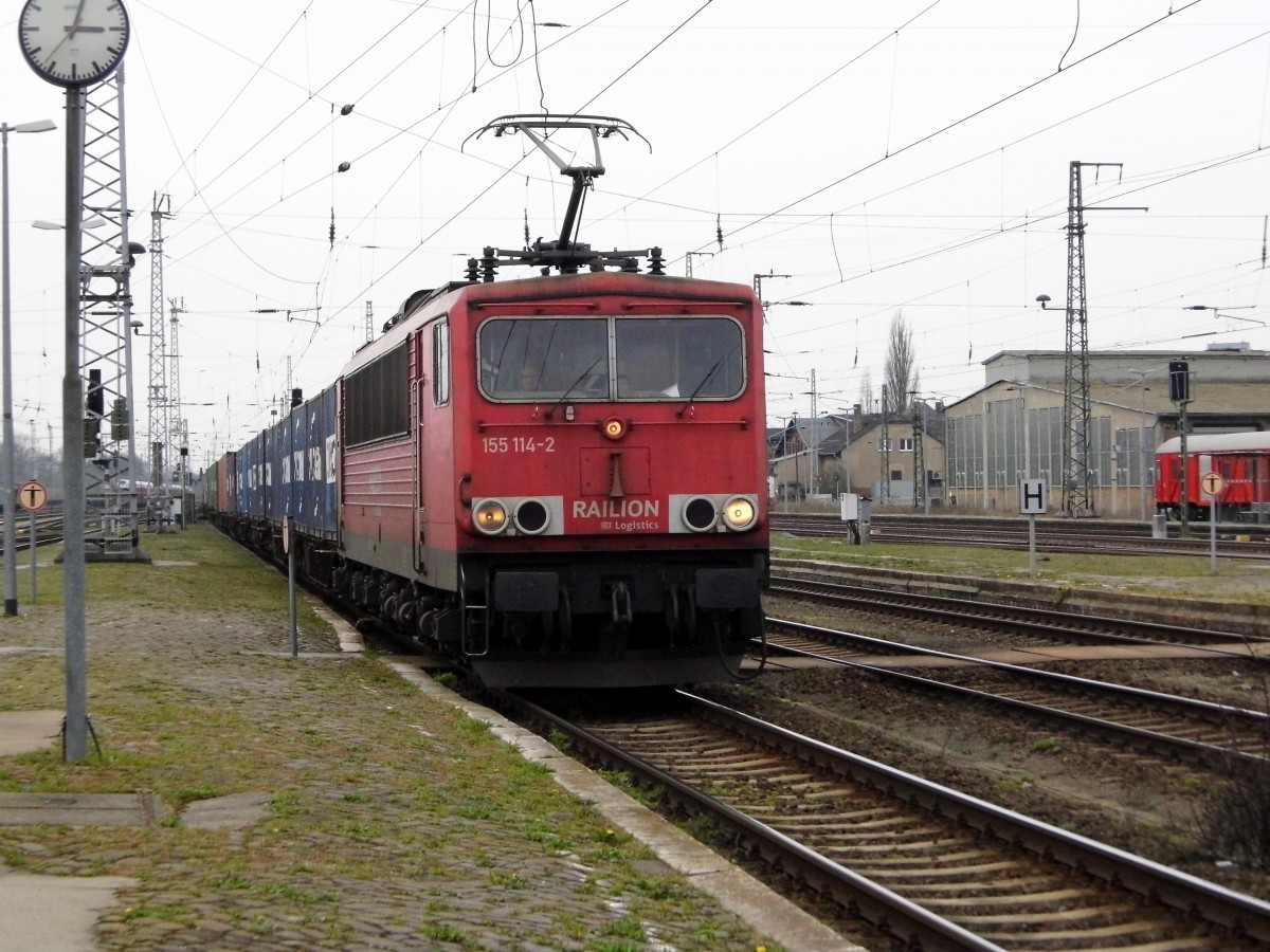 Am 14.04.2015 kam die 155 114-2 von der Railion  aus Richtung Salzwedel nach Stendal und fuhr weiter in Richtung Magdeburg.