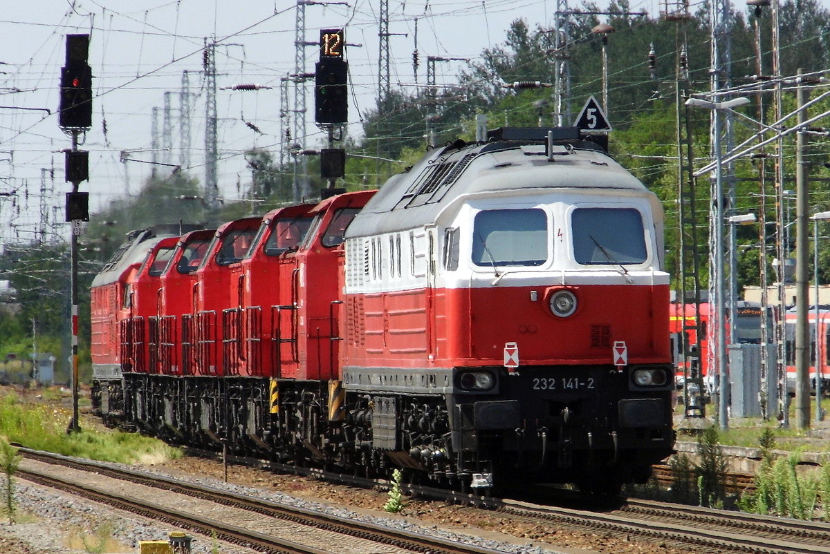 Am 14.07.2018  die 232 901-9 und die 232 141-2 von der WFL - Wedler Franz Logistik GmbH & Co. KG, in Stendal   .