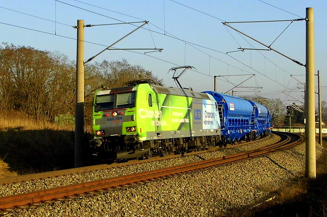 Am 15.02.2017 kam die 185 152-6 von    DB Schenker Rail Deutschland  aus Richtung Stendal und fuhr nach Wittenberge .