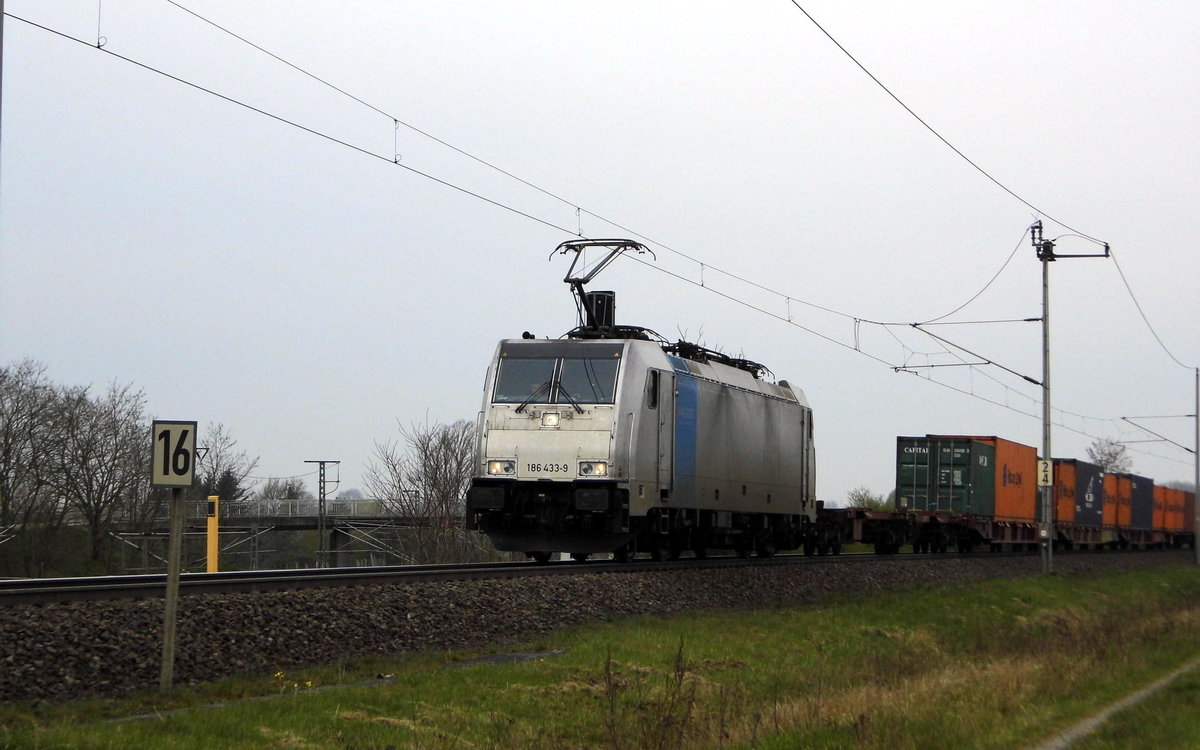 Am 15.04.2016 kam die 186 433-9 von METRANS  (Railpool) aus Richtung Salzwedel und fuhr weiter in Richtung Stendal .