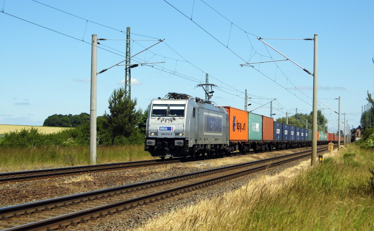 Am 15.06.2015 kam die  386 014-5 von der METRANS aus der Richtung Stendal nach Demker und fuhr weiter in Richtung Magdeburg .