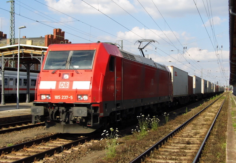 Am 15.07.2014 kam die 185 237-5 von der DB aus Richtung Magdeburg nach Stendal und fuhr weiter in Richtung Wittenberge .