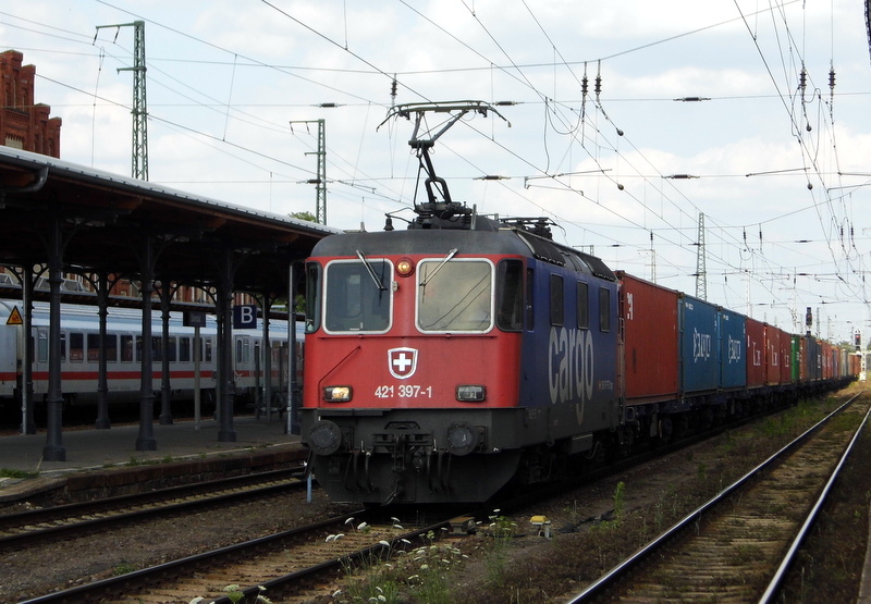 Am 15.07.2014 kam die 421 397-1 von der SBB Cargo aus Richtung Magdeburg nach Stendal und fuhr weiter in Richtung Wittenberge .
