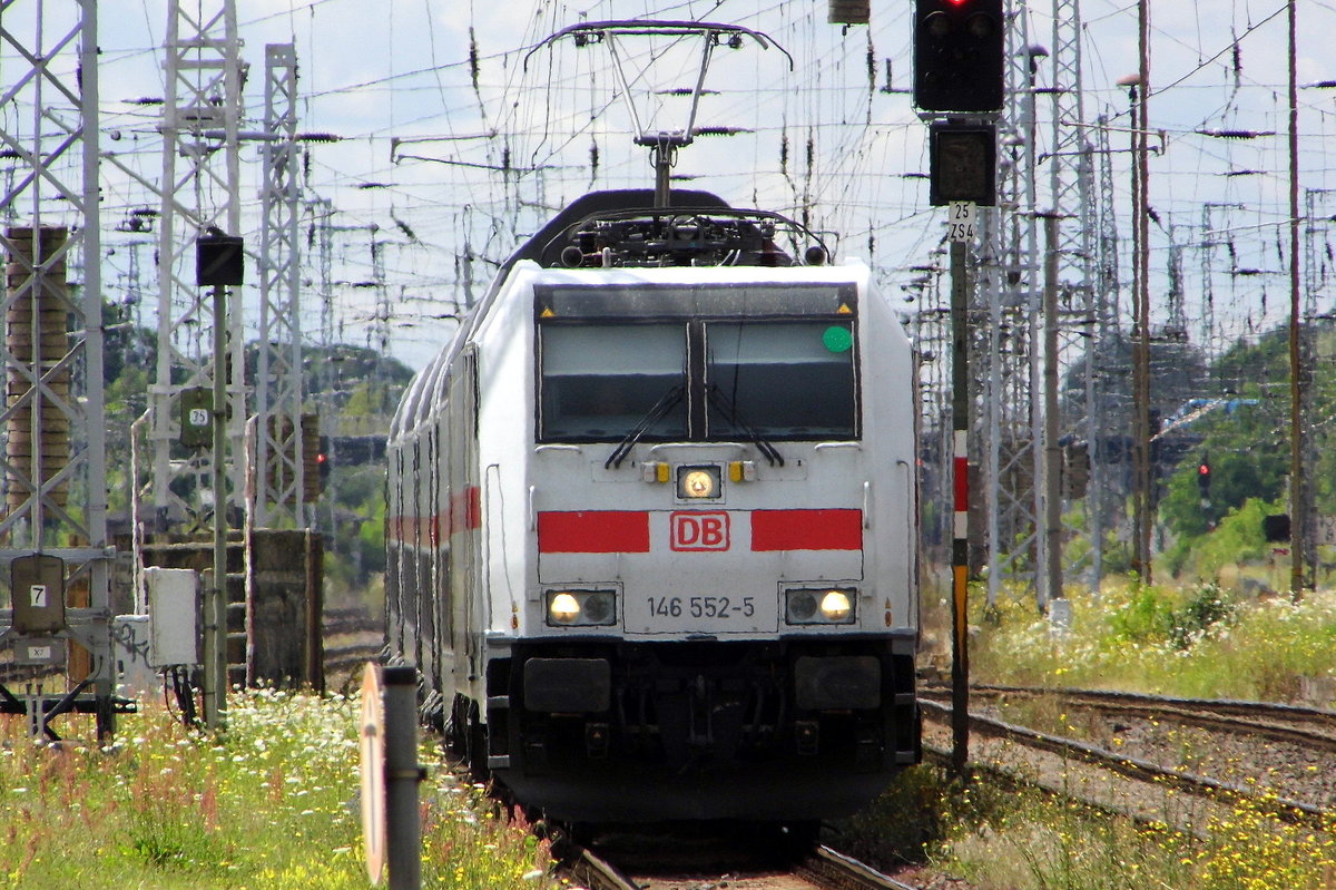 Am 15.07.2017 kam die 146 552-5 von der  DB Fernverkehr,  aus Richtung Wittenberge nach Stendal und fuhr weiter in Richtung Magdeburg .