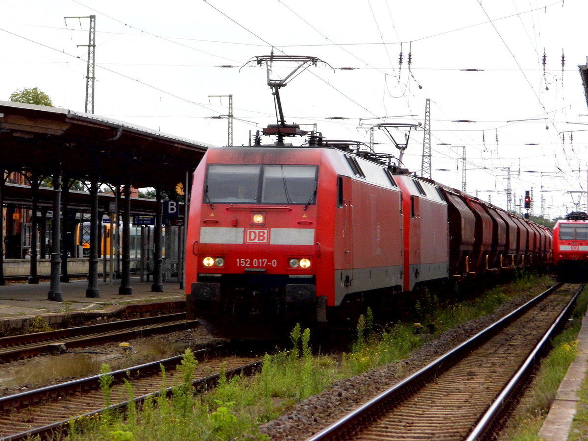 Am 15.08.2017 kamen die 152 017-0 und die 152 064-2 von der DB Cargo Deutschland AG. aus Richtung Magdeburg nach Stendal und fuhr weiter in Richtung Wittenberge.