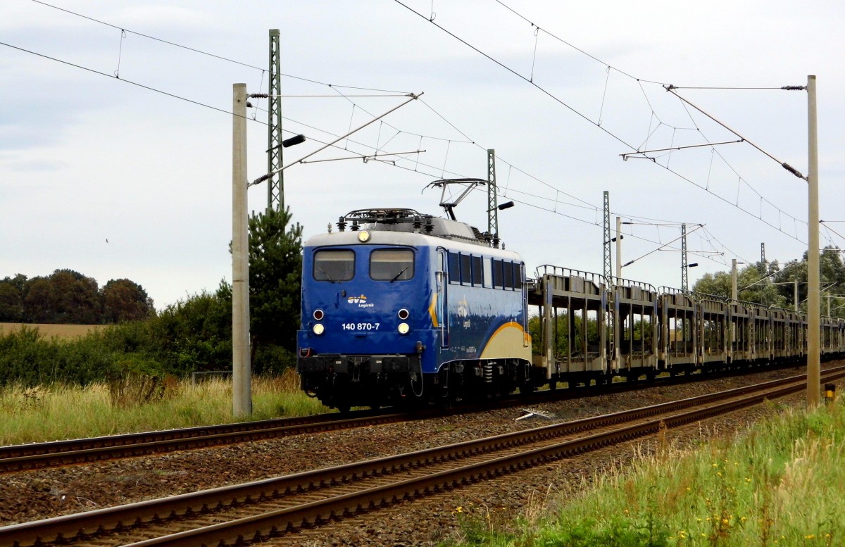 Am 15.09.2015 kam die 140 870-7 von der evb Logistik  aus der Richtung Stendal nach Demker und fuhr weiter in Richtung Magdeburg .