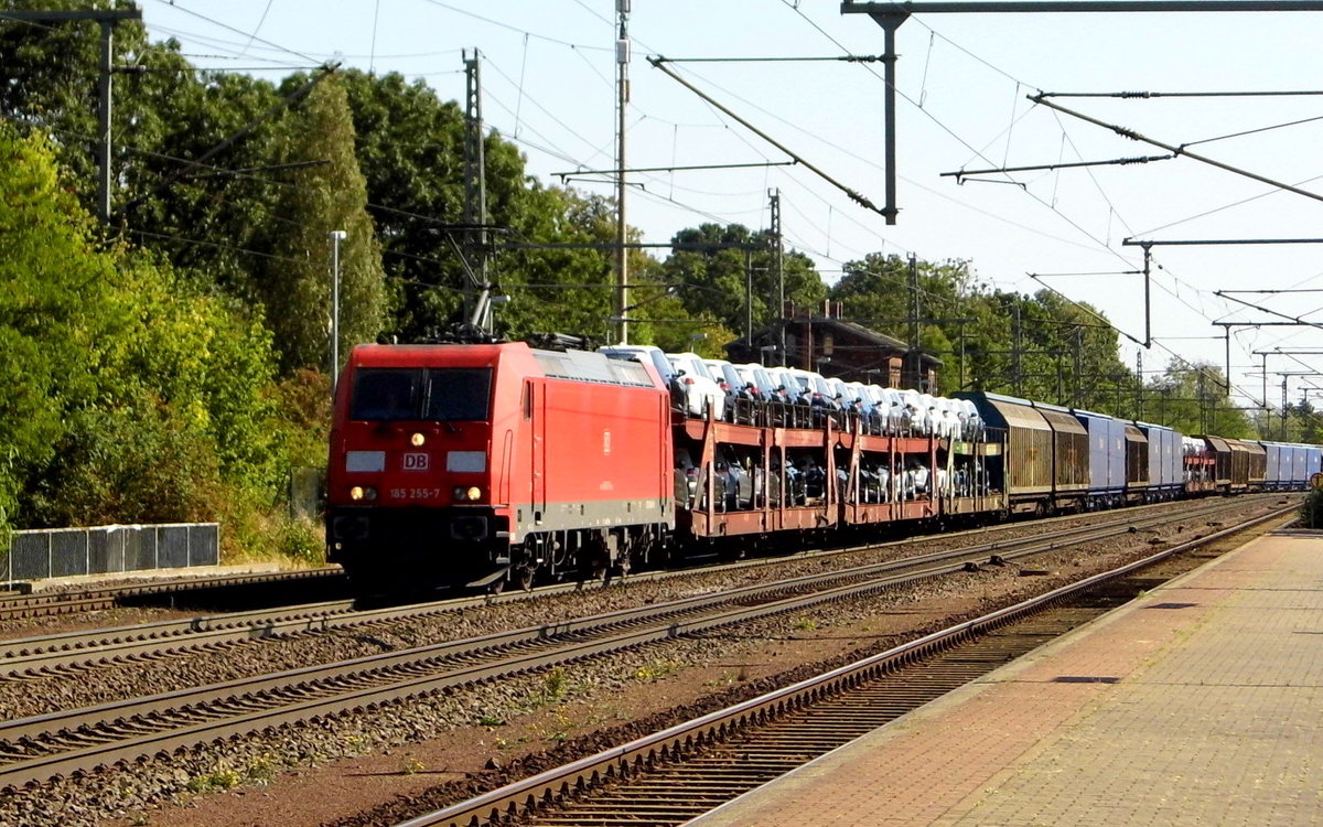 Am 15.09.2016 kam die 185 255-7 von DB Schenker  aus Richtung Magdeburg nach Niederndodeleben und fuhr weiter in Richtung Braunschweig .