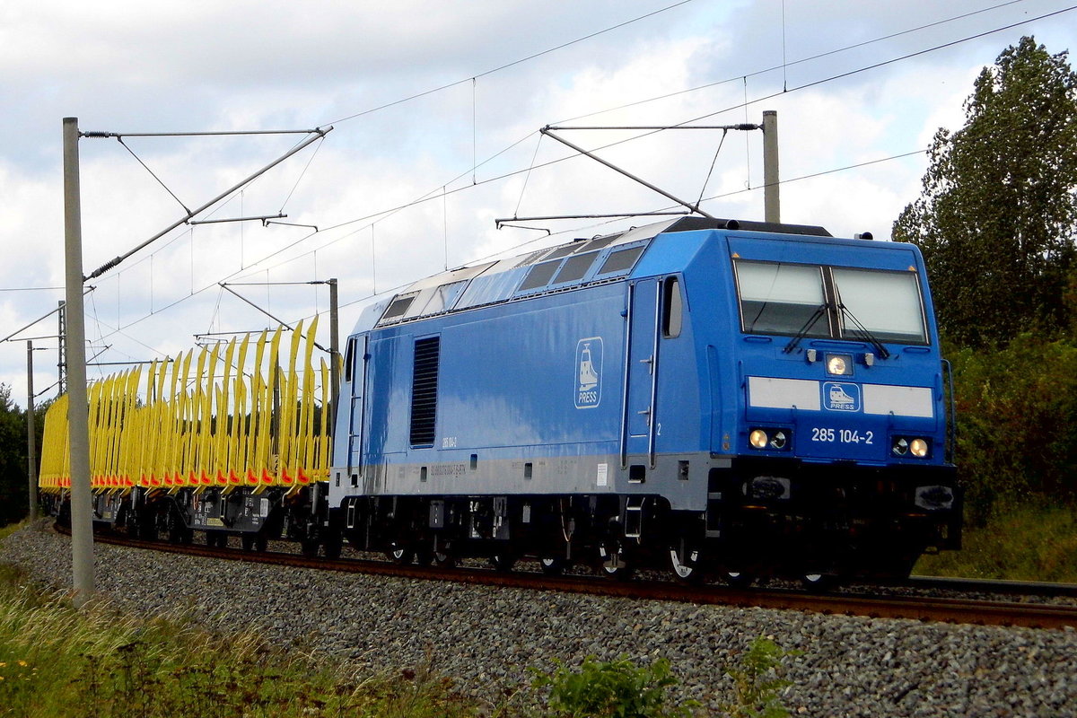 Am 15.09.2017 fuhr die 285 104-2 von der PRESS von  Niedergörne nach Stendal und weiter in Richtung Braunschweig   .