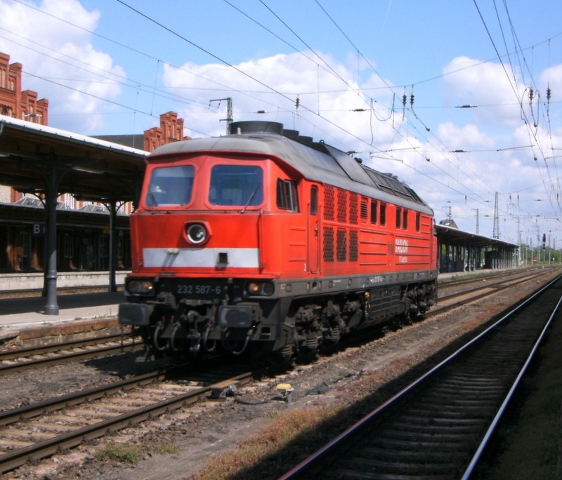 Am 16.05.2014 kam die 232 587-6 von Ralion aus Richtung Magdeburg und Fuhr durch Stendal weiter in Richtung Hannover .