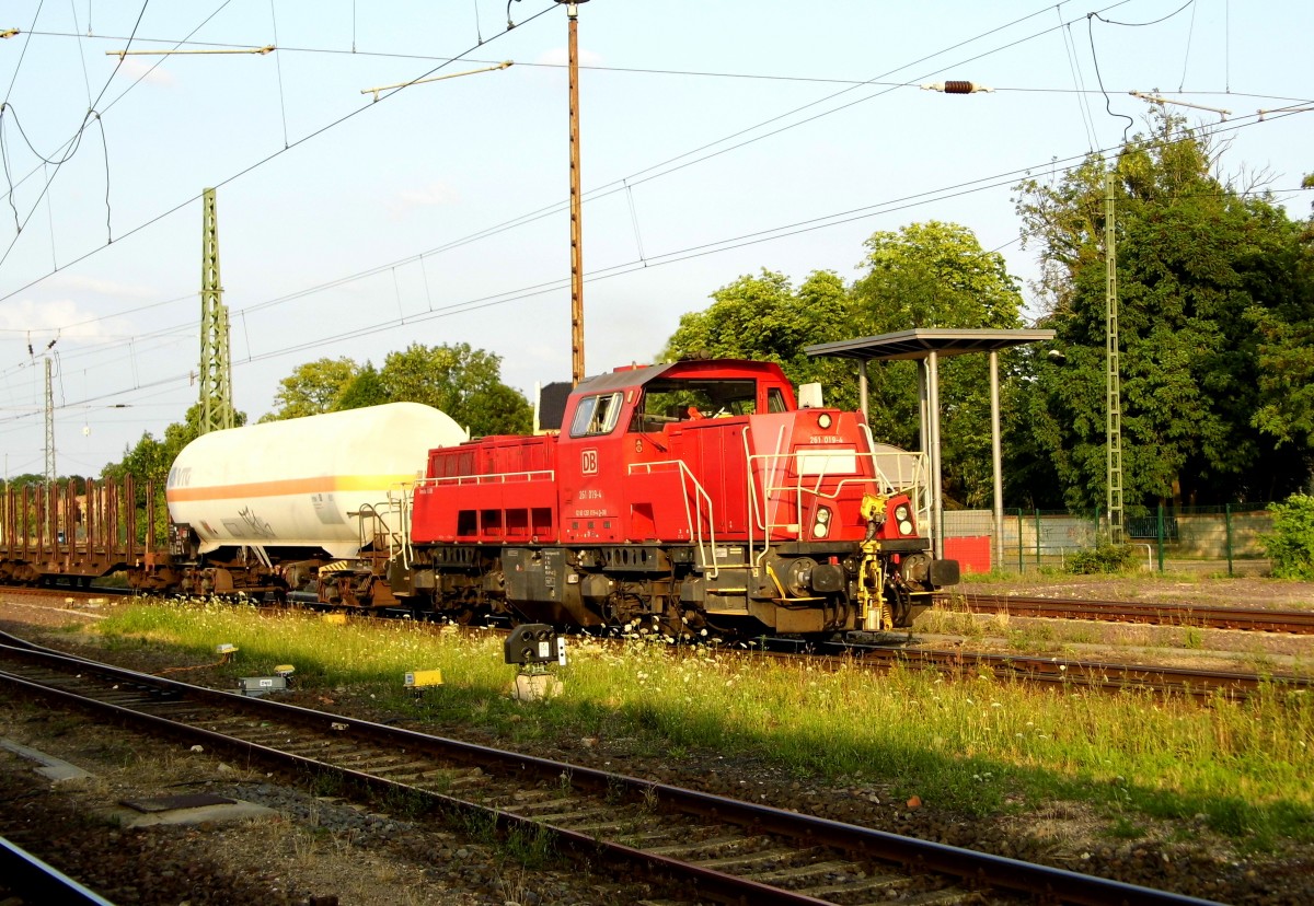 Am 16.07.2015 kam 261 019-4 von der DB aus Richtung Magdeburg nach Stendal  .