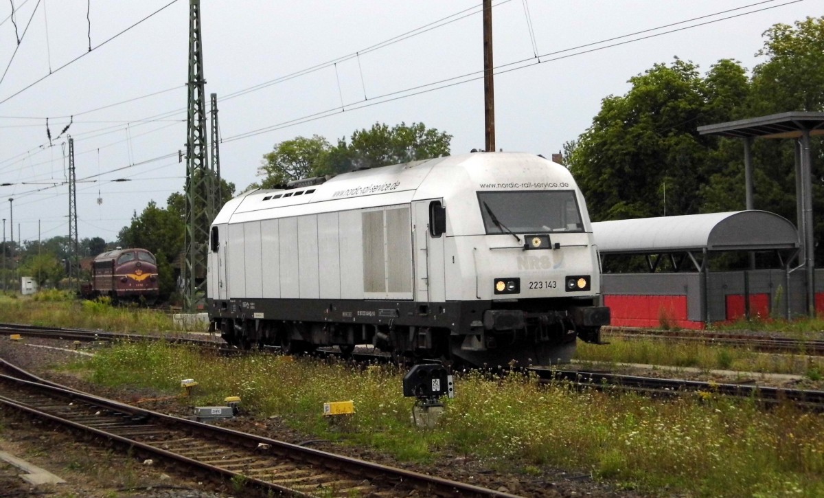 Am 16.08.2015 fuhr die 223 143 von der nordic-rail-service aus  Stendal und weiter in Richtung Niedergörne.