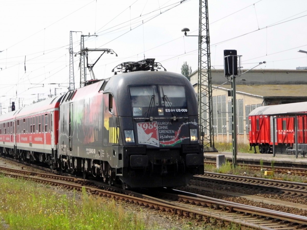 Am 16.08.2015 kam 182 509 (ES 64 U2-009)von der MRCE aus Richtung Salzwedel nach Stendal und fuhr weiter in Richtung Berlin .