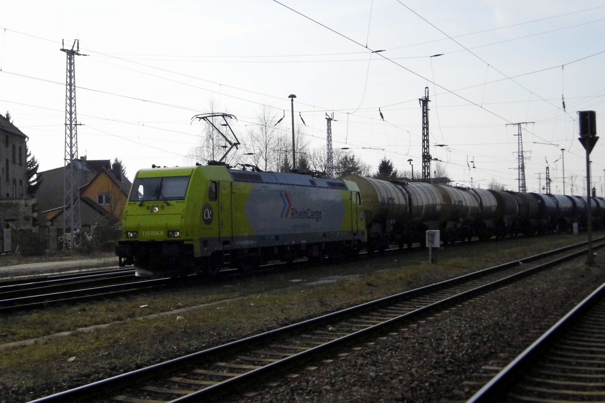 Am 17.03.2015 kam die 119 004-9 von der Rhein Cargo aus Richtung Salzwedel nach Stendal und fuhr weiter in Richtung Berlin .