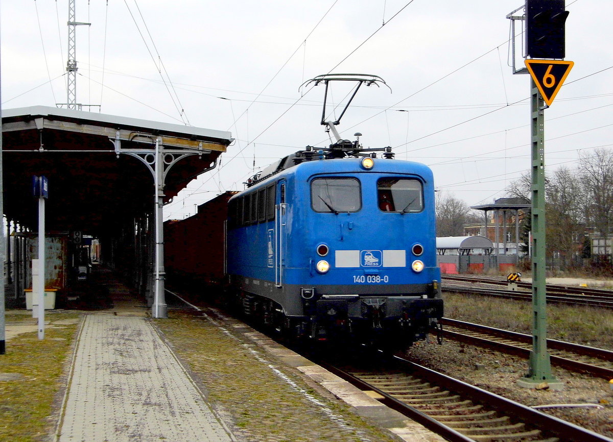 Am 17.03.2017 kam die 140 038-0 von METRANS  (PRESS) aus Richtung Magdeburg nach Stendal und fuhr weiter in Richtung Salzwedel .