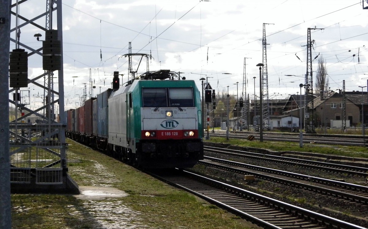 Am 17.04.2015 kam die E 186 128 von der ITL aus Richtung Salzwedel nach Stendal und fuhr weiter in Richtung Magdeburg .