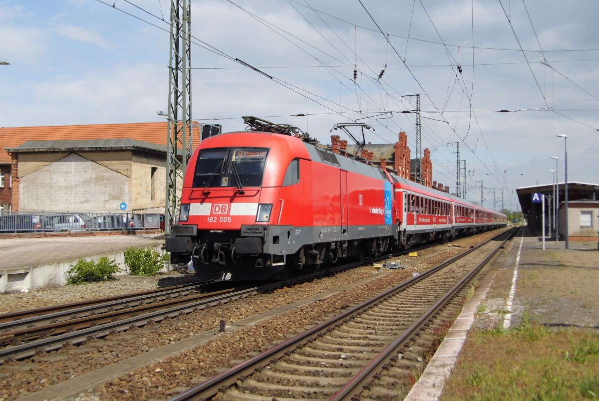 Am 17.05.2015 kam 182 005 von der DB aus Richtung Berlin nach Stendal und fuhr weiter in Richtung Salzwedel .