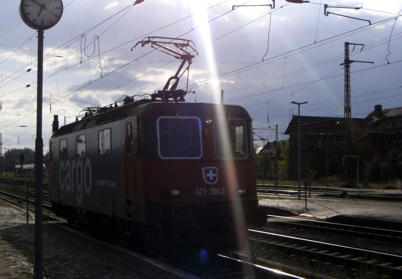 Am 17.06.2014 kam die 421 396-3 von der SBB Cargo aus Richtung Salzwedel durch Stendal und Fuhr weiter in Richtung Magdeburg.