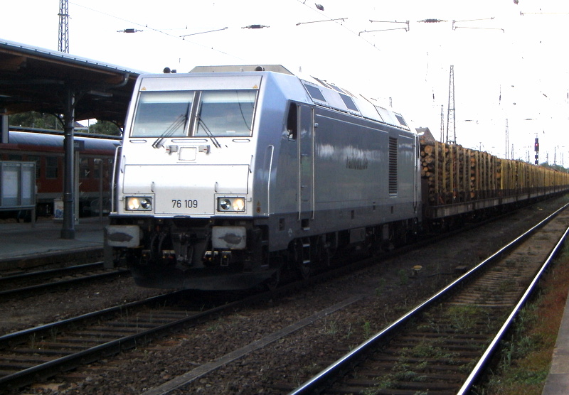Am 17.06.2014 kam 76 109  von der Raildox aus Richtung Magdeburg nach Stendal und fuhr weiter nach Niedergörne . 
