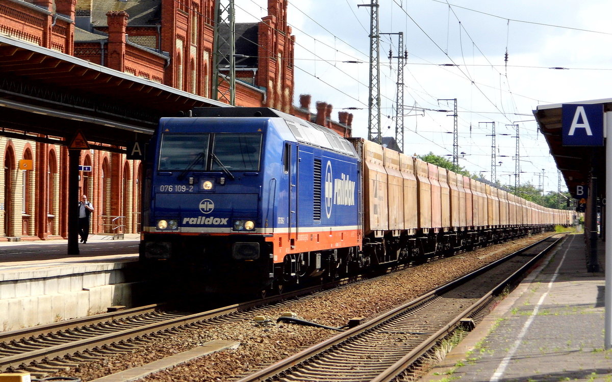 Am 17.06.2017 kam die 076 109-2 von Raildox aus Richtung Berlin nach Stendal und fuhr weiter in Richtung Niedergörne .