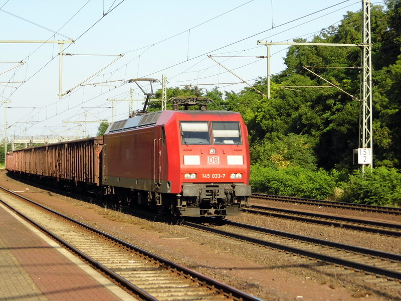 Am 17.07.2014 kam die 145 033-7 von der DB aus Richtung Magdeburg nach Niederndodeleben und fuhr weiter in Richtung Braunschweig .