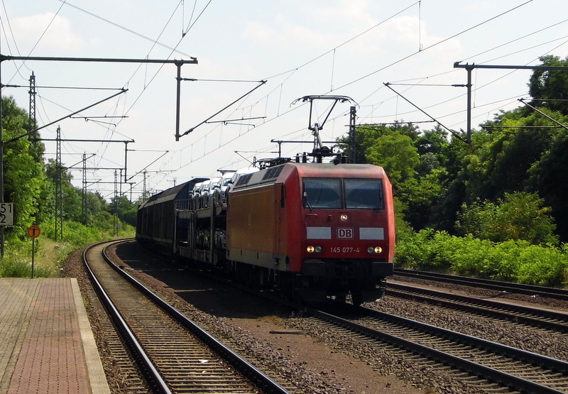 Am 17.07.2014 kam die 145 077-4 von der DB aus Richtung Magdeburg nach Niederndodeleben und fuhr weiter in Richtung Braunschweig .