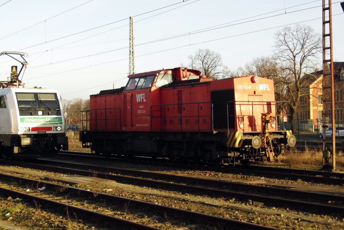 Am 18.02.2015 Rangierfahrt von der 203 112 8 Lok 25 von der WFL  in Stendal .