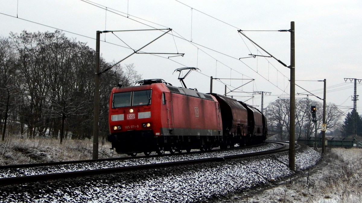 Am 18.02.2016 kam  die 185 071-8 von  DB Schenker  aus Richtung Stendal und fuhr weiter in Richtung Wittenberge .