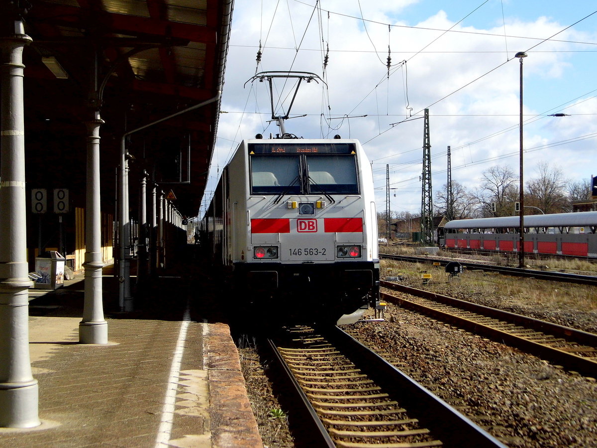 Am 18.03.2017 kam die 146 563-2 von DB Fernverkehr aus Richtung Braunschweig nach Stendal und fuhr weiter in Richtung Magdeburg .