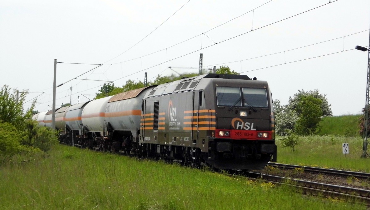 Am 18.05.2015 kam die 285 103-8 von der HSL aus der Richtung Magdeburg nach Demker und fuhr weiter in Richtung Stendal .
