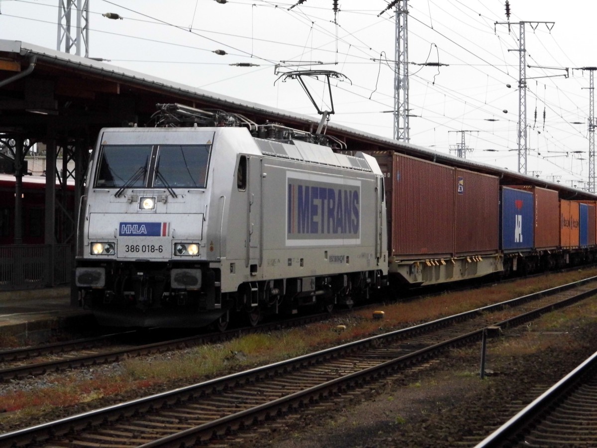 Am 18.05.2015 kam die 386 018-6 von der METRANS aus Richtung Salzwedel nach Stendal und fuhr weiter in Richtung Magdeburg .