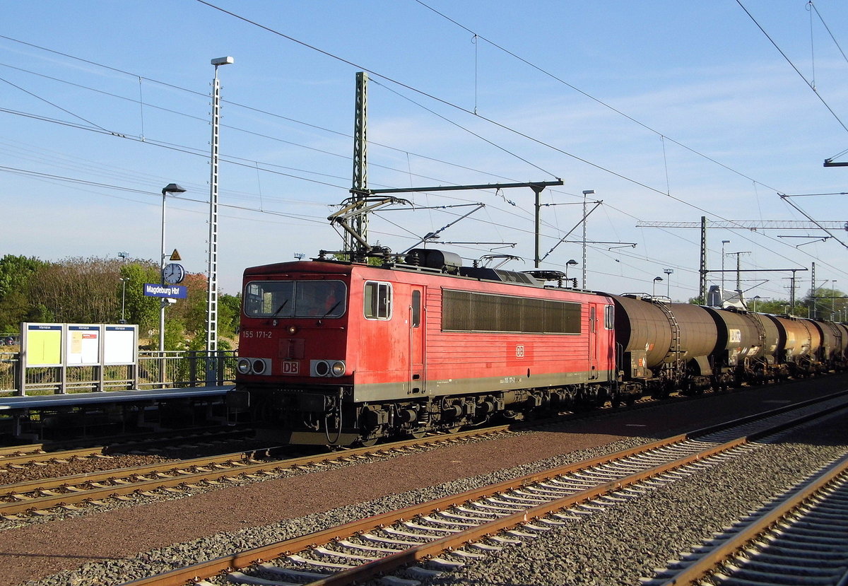 Am 18.05.2017 kam die 155 171-2 von der DB Cargo in Magdeburg Hbf .