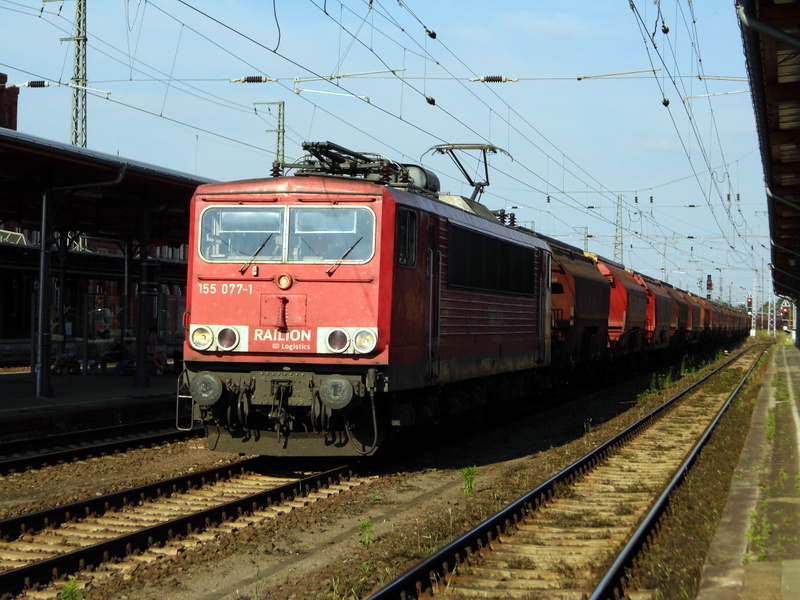 Am 18.07.2014 kam die 155 077-1 von der Railion aus Richtung Magdeburg nach Stendal und fuhr weiter in Richtung Wittenberge