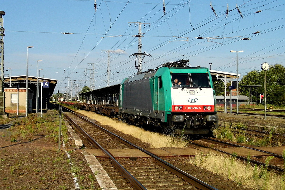 Am 19.07.2018 kam die E 186 246-5 von der ITL aus Richtung Magdeburg nach Stendal und fuhr weiter in Richtung Braunschweig .  ( Schönen Gruß am TF )